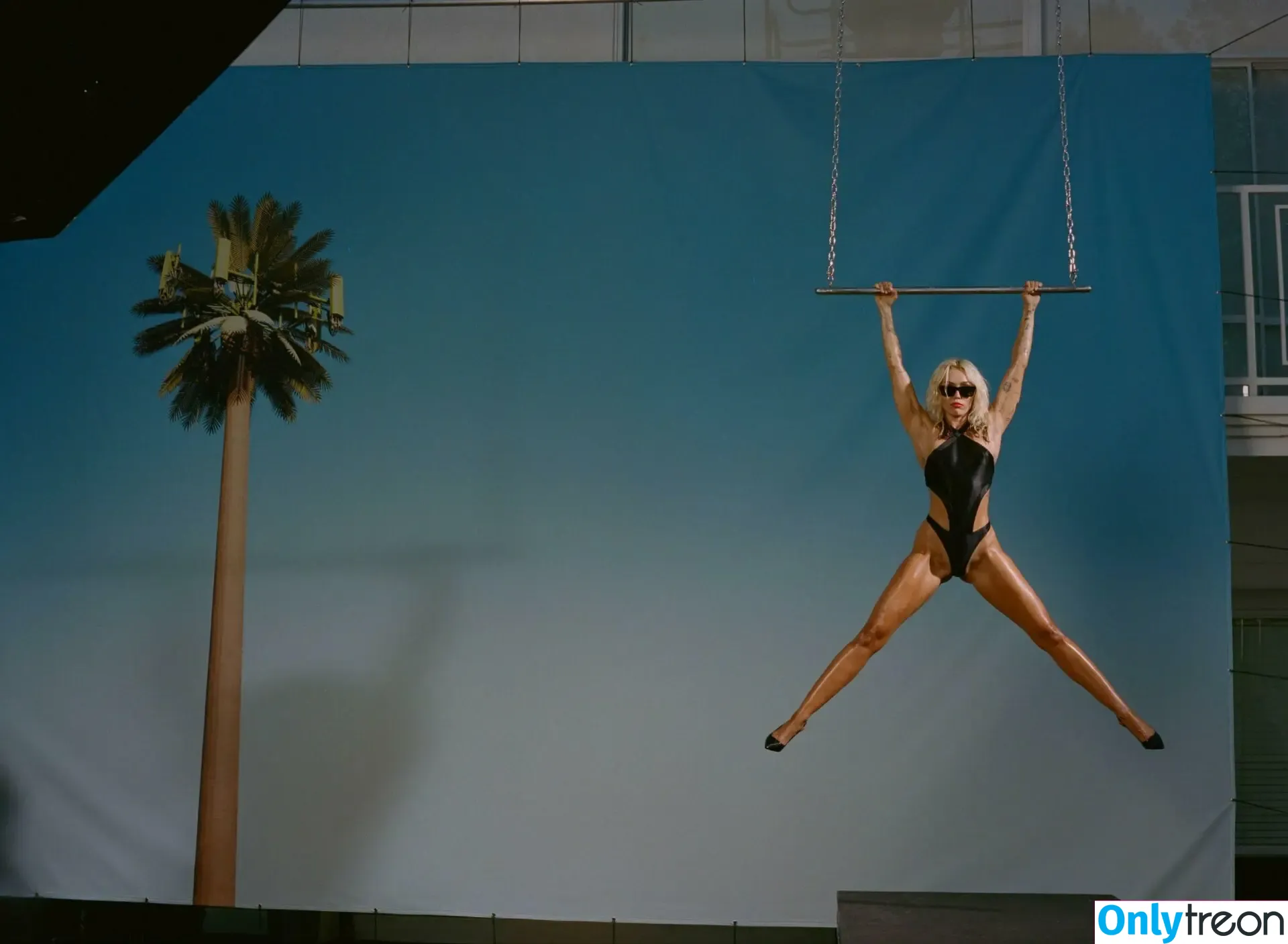 Miley Cyrus nude photo #2407 (MileyCyrus)