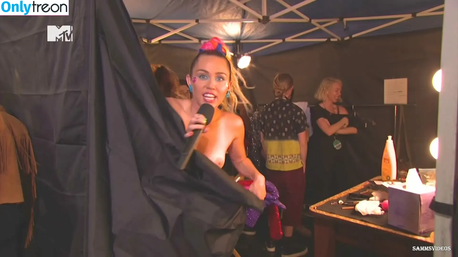 Miley Cyrus nude photo #2417 (MileyCyrus)