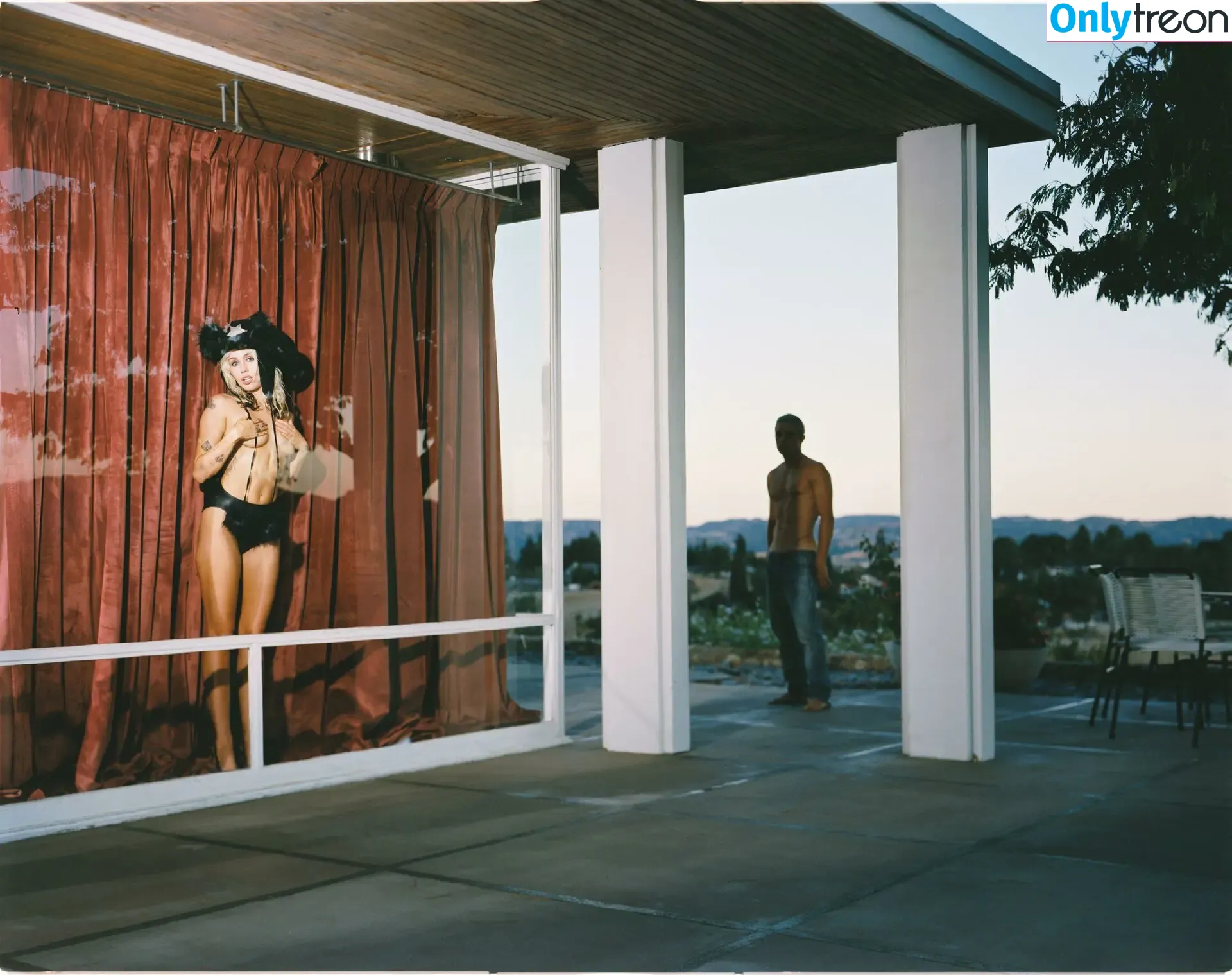 Miley Cyrus nude photo #2433 (MileyCyrus)