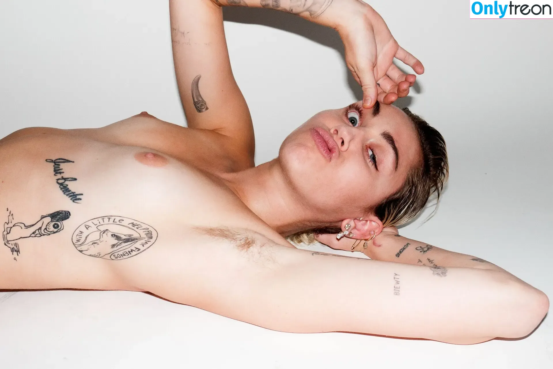 Miley Cyrus nude photo #2445 (MileyCyrus)