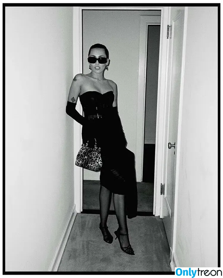 Miley Cyrus nude photo #2485 (MileyCyrus)