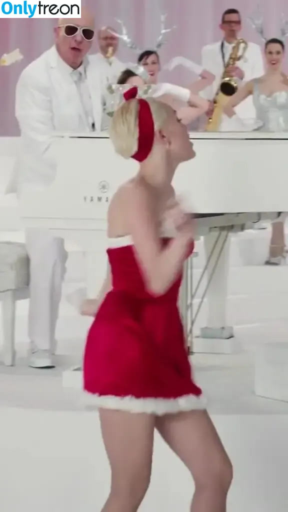 Miley Cyrus nude photo #2495 (MileyCyrus)