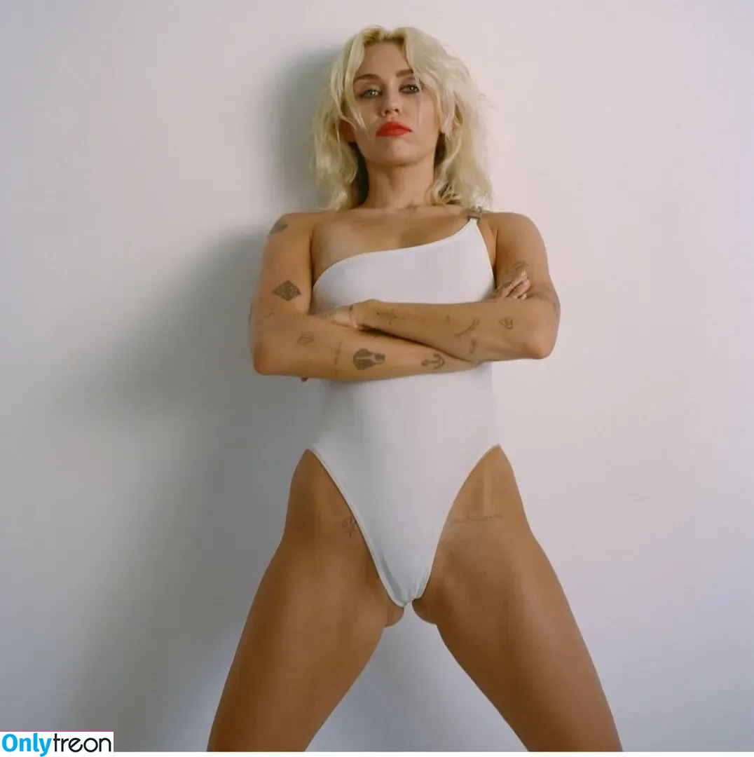 Miley Cyrus nude photo #2545 (MileyCyrus)