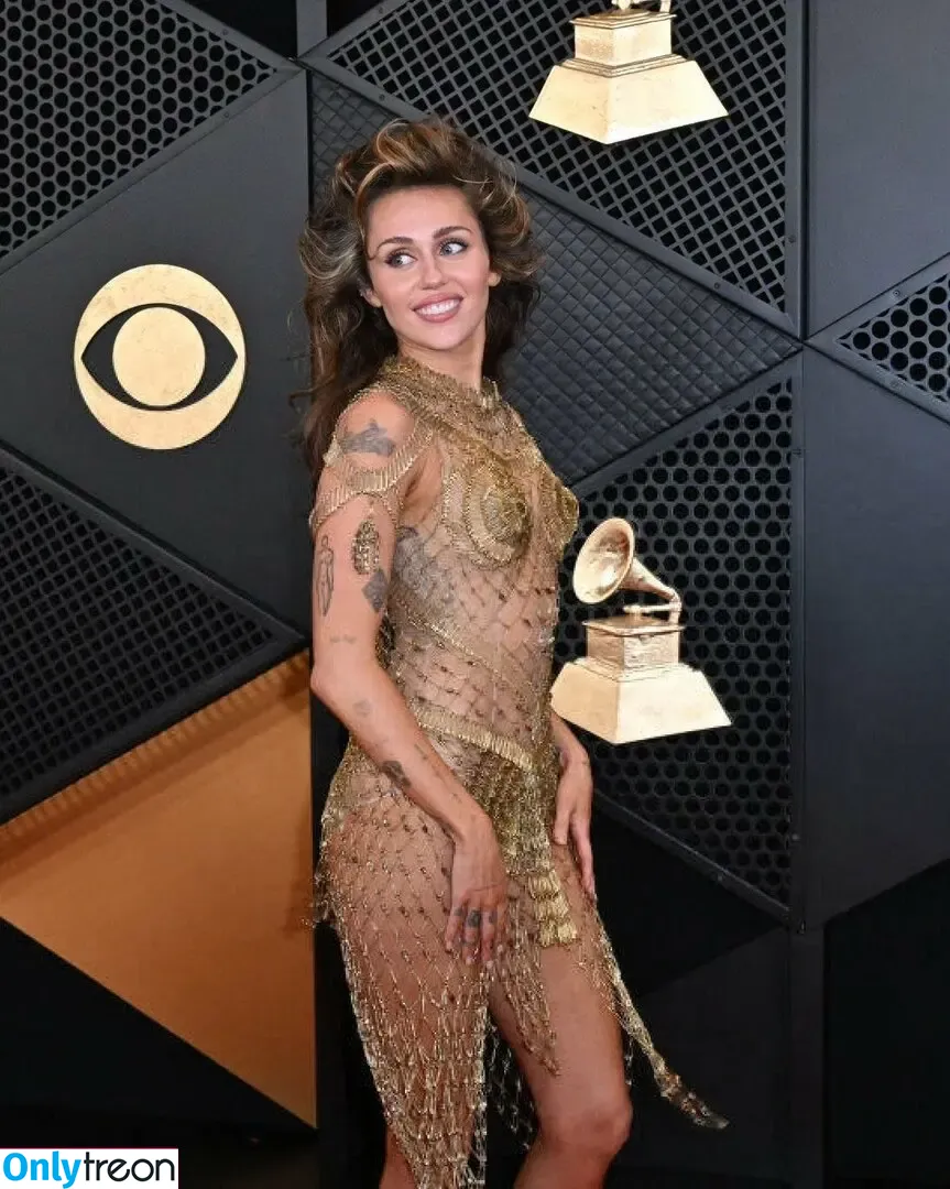 Miley Cyrus nude photo #2559 (MileyCyrus)