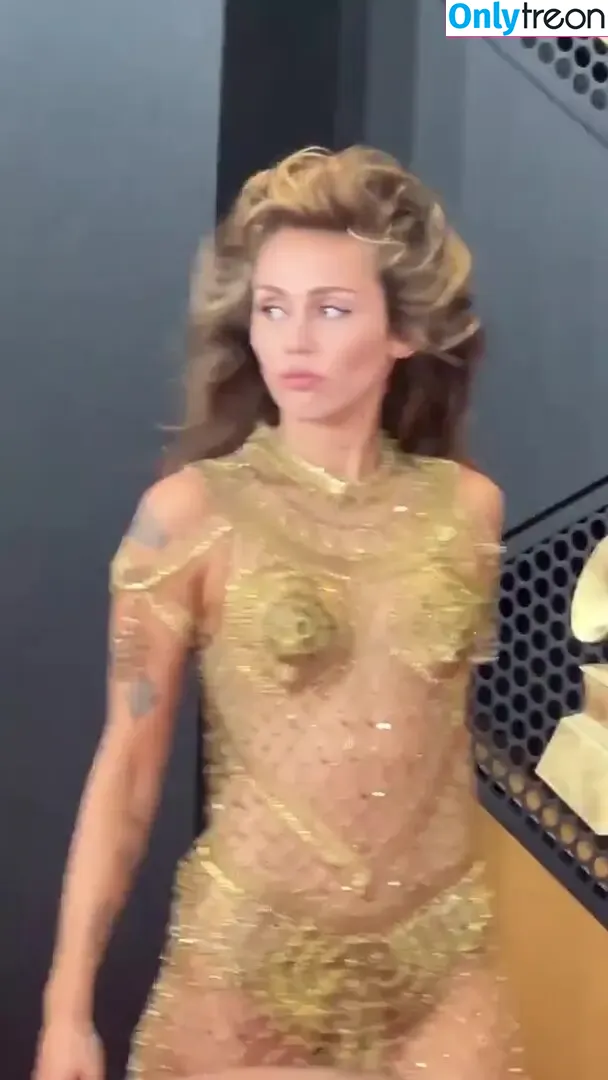 Miley Cyrus nude photo #2563 (MileyCyrus)