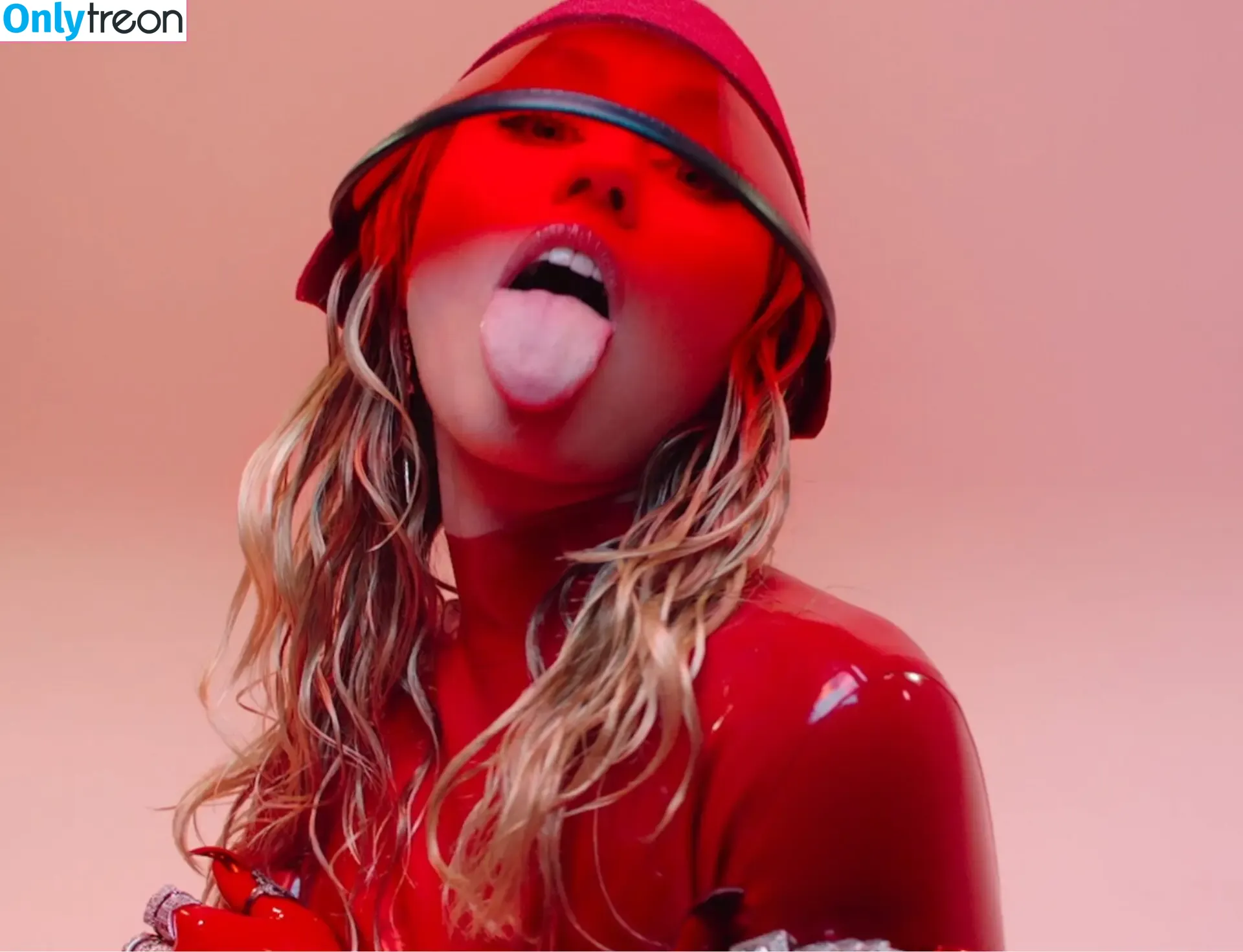 Miley Cyrus nude photo #2602 (MileyCyrus)