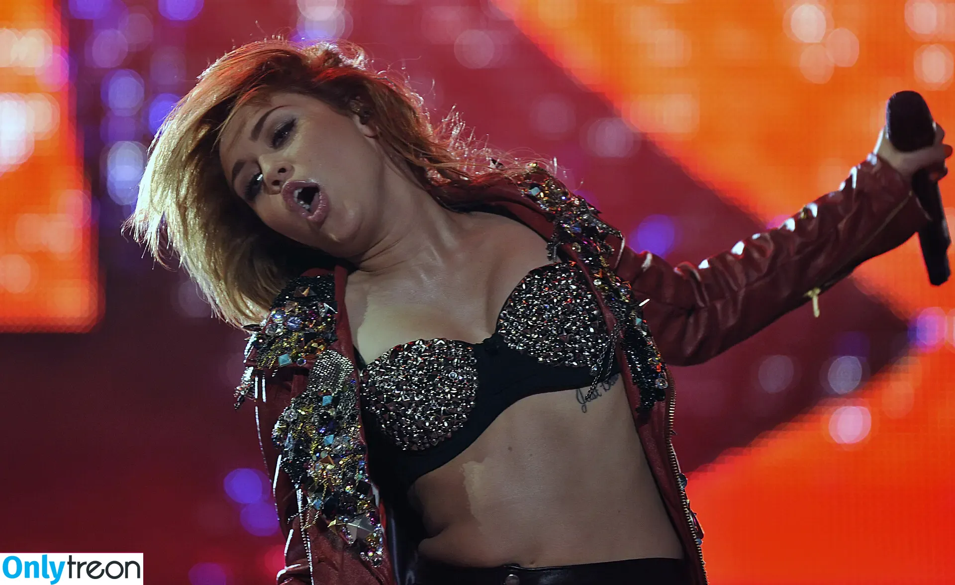Miley Cyrus nude photo #2646 (MileyCyrus)