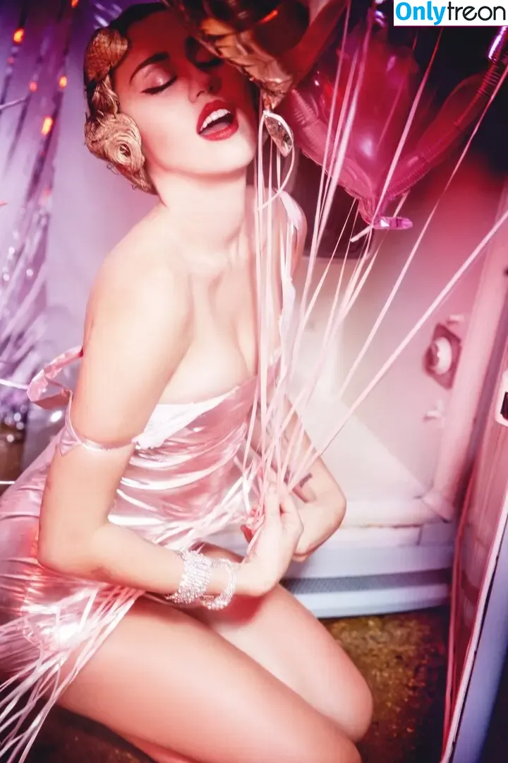Miley Cyrus nude photo #2670 (MileyCyrus)