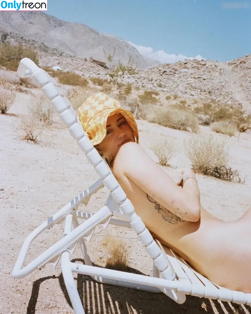 Miley Cyrus nude photo #2681 (MileyCyrus)