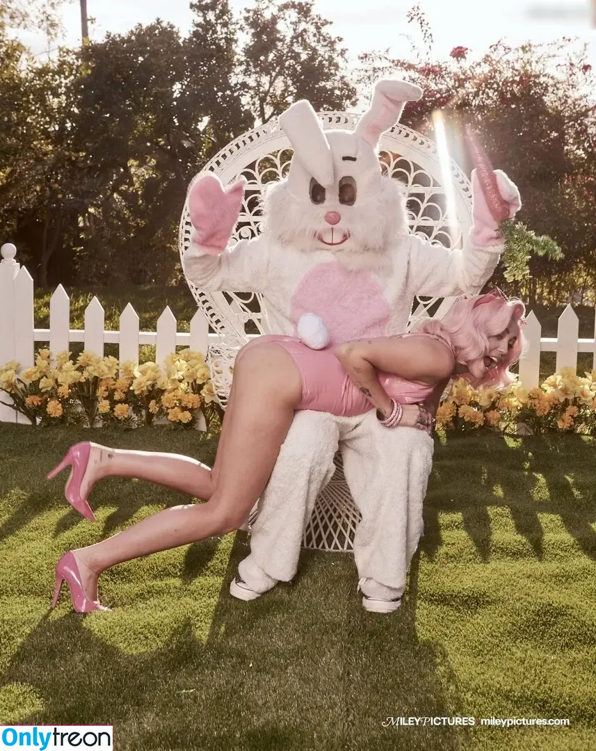 Miley Cyrus nude photo #2737 (MileyCyrus)
