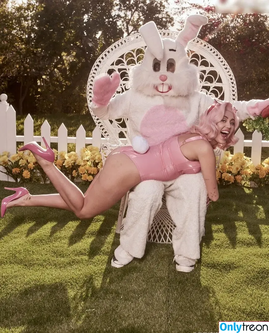 Miley Cyrus nude photo #2738 (MileyCyrus)