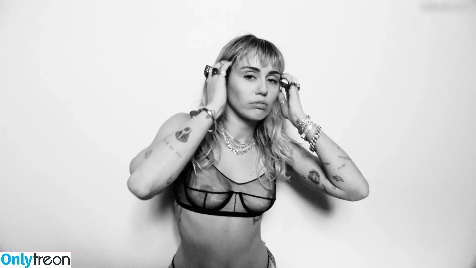 Miley Cyrus nude photo #2751 (MileyCyrus)