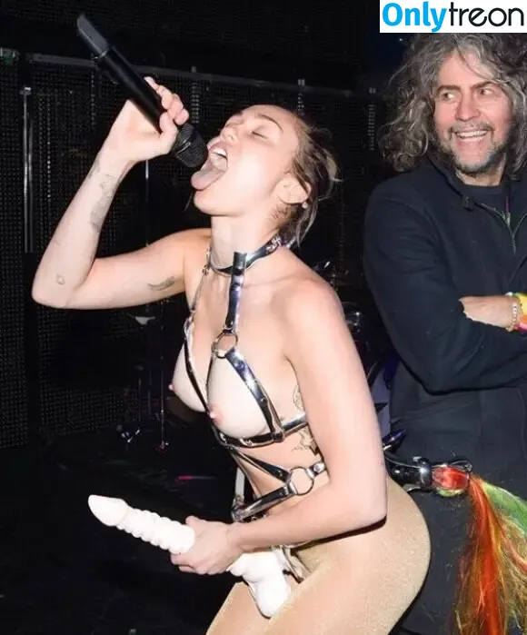 Miley Cyrus nude photo #2756 (MileyCyrus)