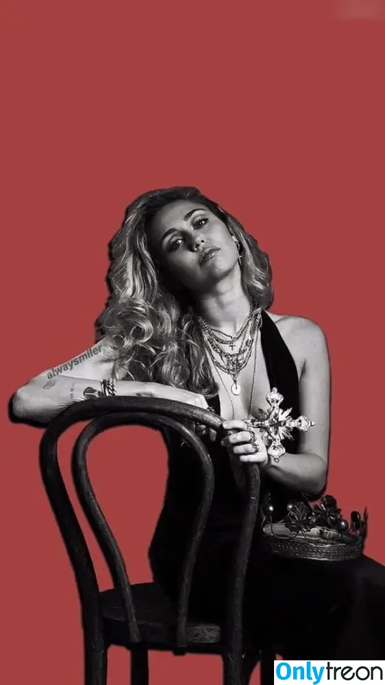 Miley Cyrus nude photo #2794 (MileyCyrus)