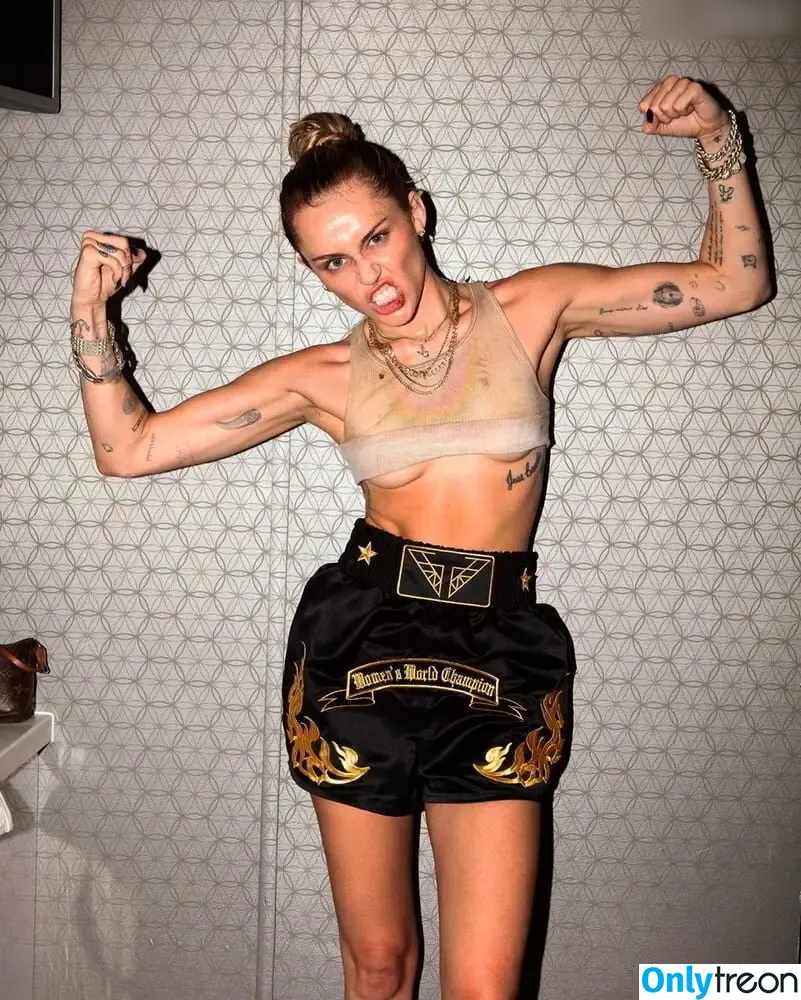 Miley Cyrus nude photo #2795 (MileyCyrus)