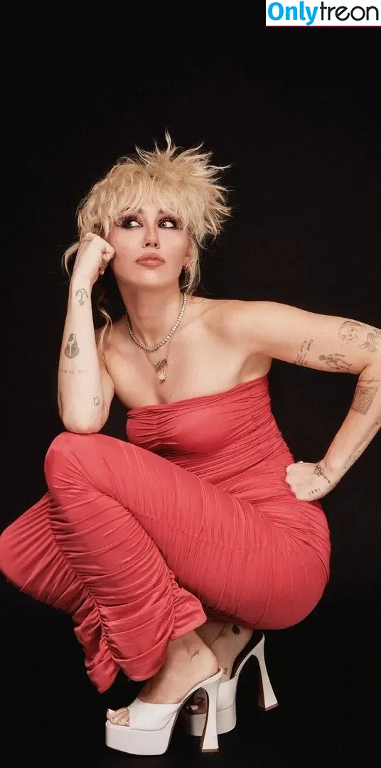 Miley Cyrus nude photo #2802 (MileyCyrus)