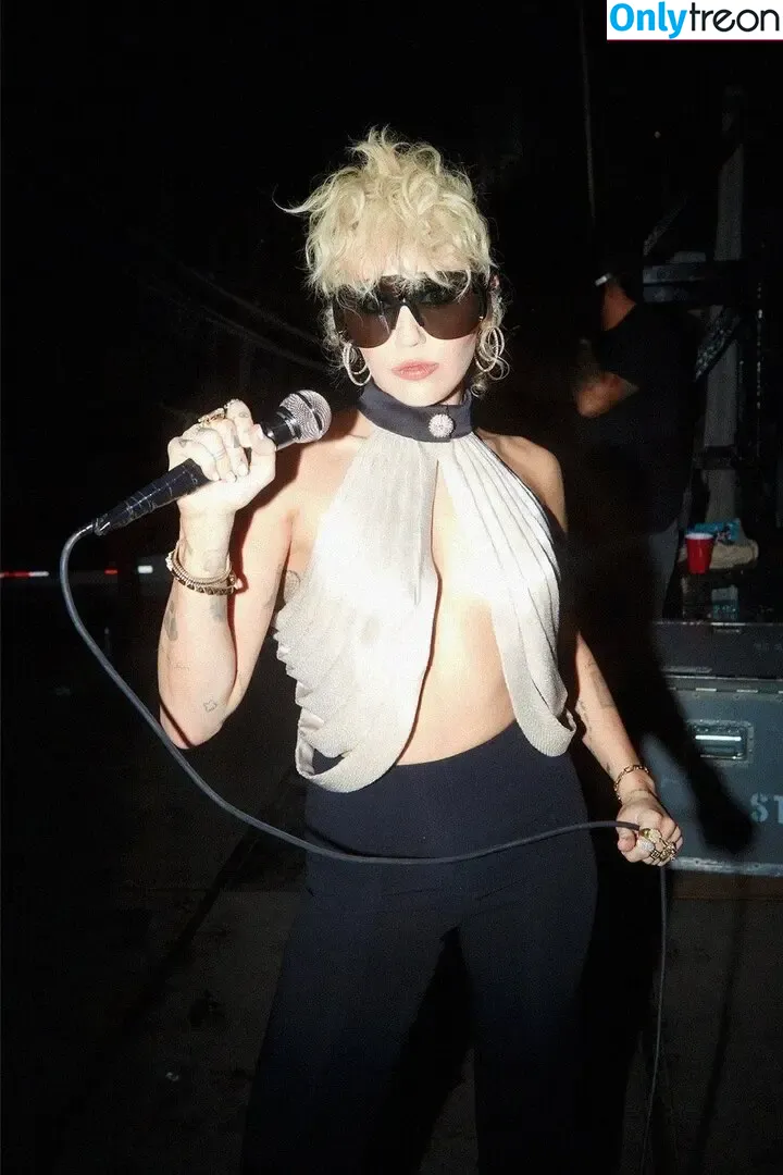 Miley Cyrus nude photo #2803 (MileyCyrus)