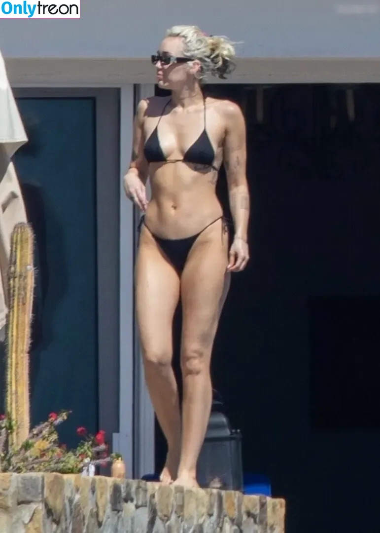 Miley Cyrus nude photo #2847 (MileyCyrus)