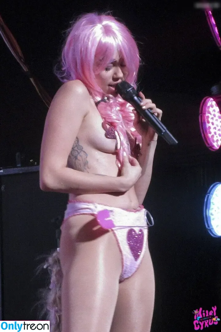 Miley Cyrus nude photo #2887 (MileyCyrus)