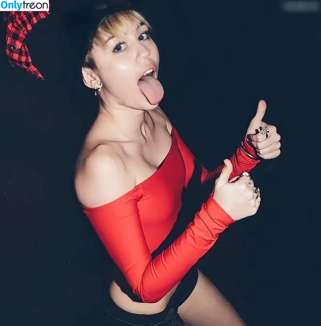 Miley Cyrus nude photo #2952 (MileyCyrus)