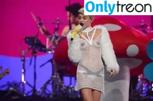 Miley Cyrus / MileyCyrus nude photo #3034