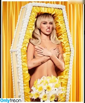 Miley Cyrus / MileyCyrus nude photo #3049