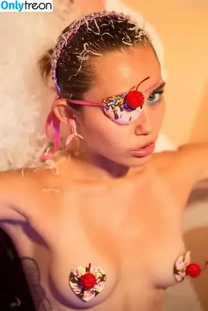 Miley Cyrus / MileyCyrus nude photo #3054