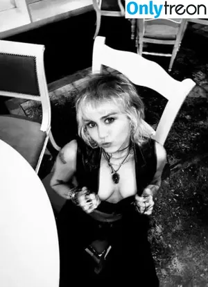 Miley Cyrus / MileyCyrus nude photo #3080