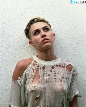 Miley Cyrus / MileyCyrus nude photo #3122