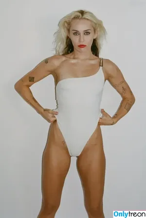 Miley Cyrus / MileyCyrus nude photo #3131