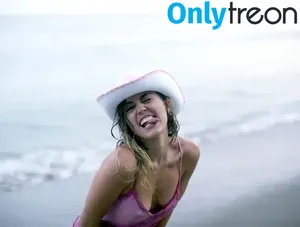 Miley Cyrus / MileyCyrus nude photo #3207