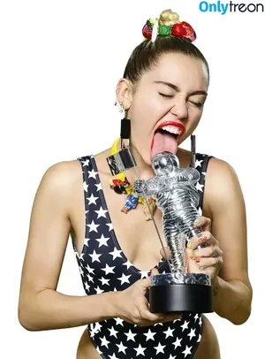 Miley Cyrus / MileyCyrus nude photo #3215