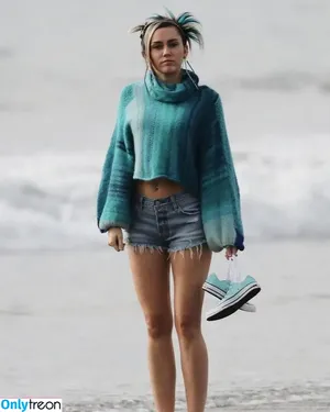 Miley Cyrus / MileyCyrus nude photo #3256