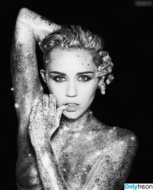 Miley Cyrus / MileyCyrus nude photo #3261