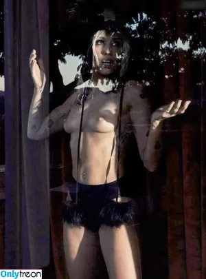 Miley Cyrus / MileyCyrus nude photo #3277