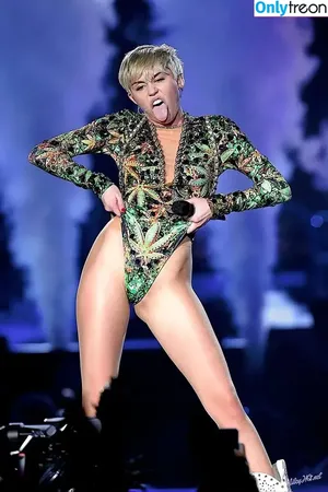 Miley Cyrus / MileyCyrus nude photo #3286