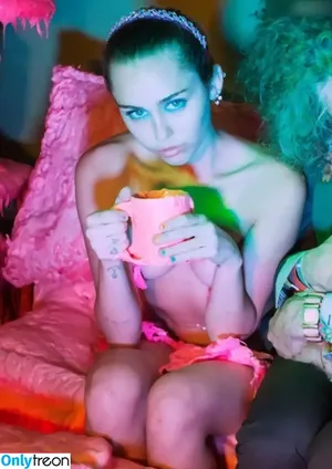 Miley Cyrus / MileyCyrus nude photo #3303