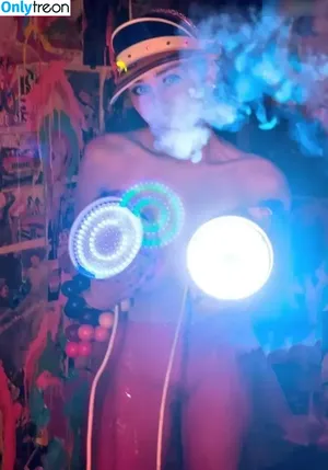 Miley Cyrus / MileyCyrus nude photo #3305