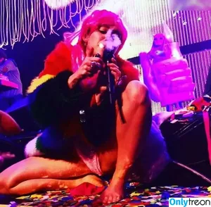 Miley Cyrus / MileyCyrus nude photo #3381