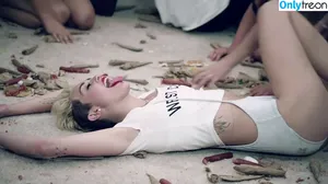 Miley Cyrus / MileyCyrus nude photo #3390