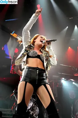 Miley Cyrus / MileyCyrus nude photo #3394