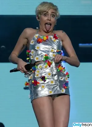 Miley Cyrus / MileyCyrus nude photo #3399