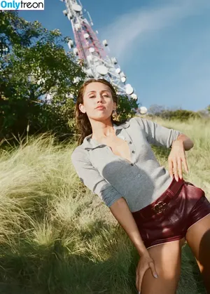 Miley Cyrus / MileyCyrus nude photo #3402