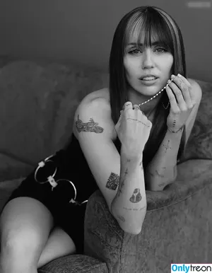 Miley Cyrus / MileyCyrus nude photo #3418