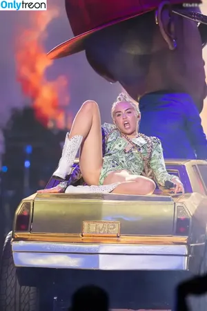 Miley Cyrus / MileyCyrus nude photo #3423