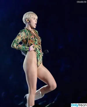 Miley Cyrus / MileyCyrus nude photo #3425
