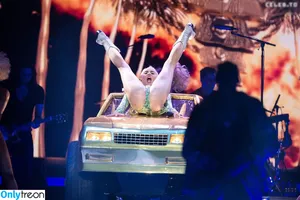 Miley Cyrus / MileyCyrus nude photo #3426