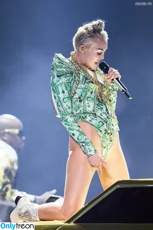 Miley Cyrus / MileyCyrus nude photo #3429