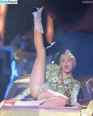 Miley Cyrus / MileyCyrus nude photo #3431