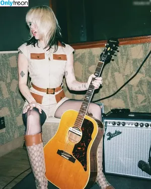Miley Cyrus / MileyCyrus nude photo #3451